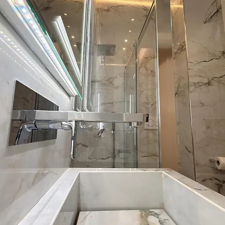 Luxe Roma